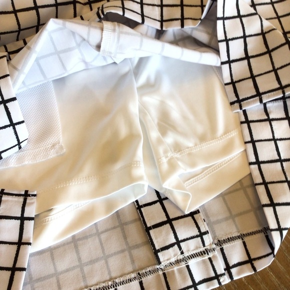 IZOD Women's Black & White Check Print Golf Swing Flex Skort with Pockets Size 2 - Picture 5 of 8